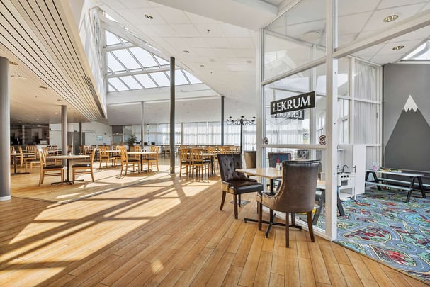 Eurostop Orebro seating area and children area