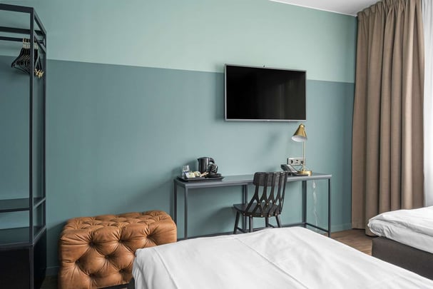 Double Standard BW Plus Hus 57