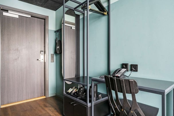 Queen economy BW Plus Hus 57