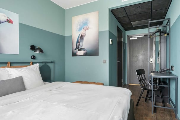 Queen economy BW Plus Hus 57