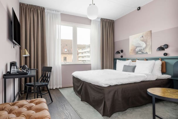 Queen Standard BW Plus Hus 57