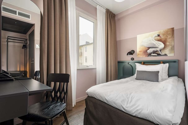 Single small BW Plus Hus 57