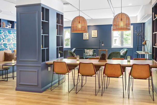 Best Western Park Astoria Community table in lobby