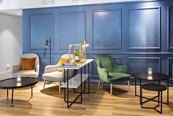 Best Western Park Astoria Lounge groups in lobby