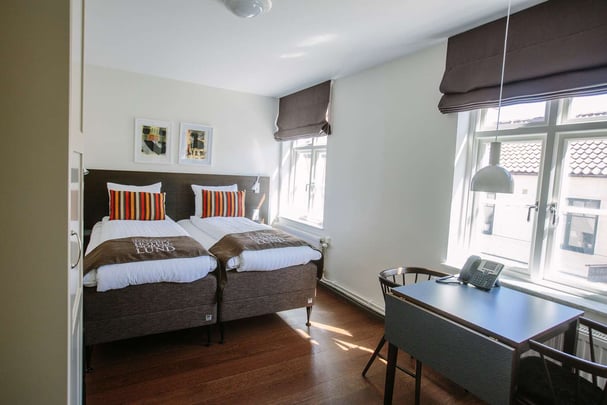 Studio Guest Room with Two Single Be