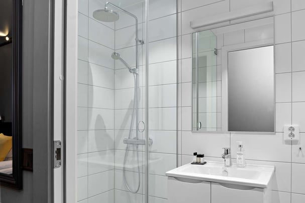 Superior bathroom BW Hotel Arctic Eden