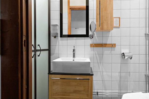 Twin and family bathroom BW Hotel Arctic Eden