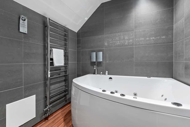 Wedding Suite Bathroom Dalecarlia