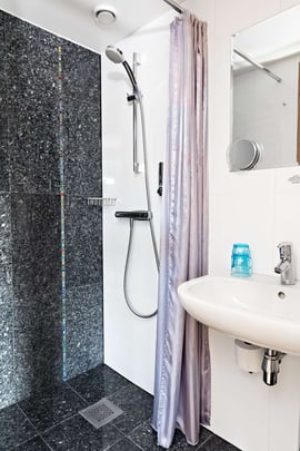 Standard Bathroom with Shower