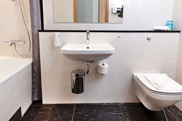 Standard Bathroom with Bathtub