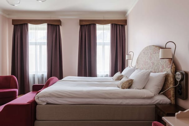 Hotel Ruth Deluxe King side view