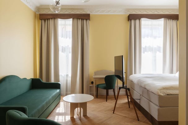 Hotel Ruth Deluxe Guest Room