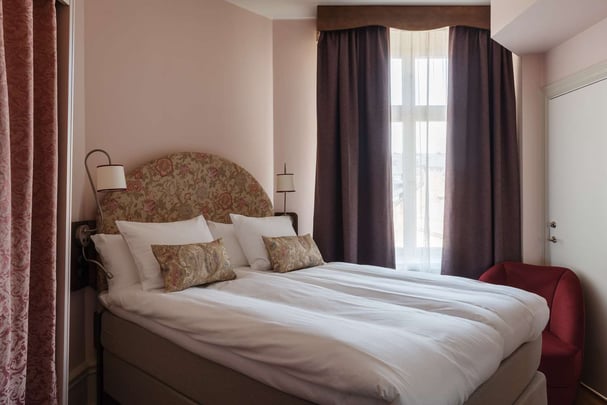 Hotel Ruth Small Queen