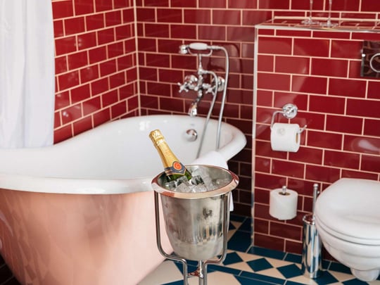 Hotel Ruth Suite Bathroom