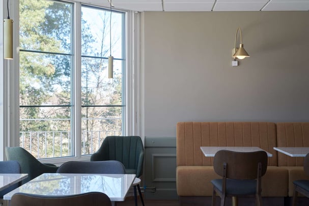 Restaurant cozy area