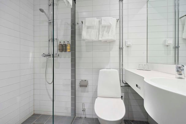 Superior bath BW River C Hotel