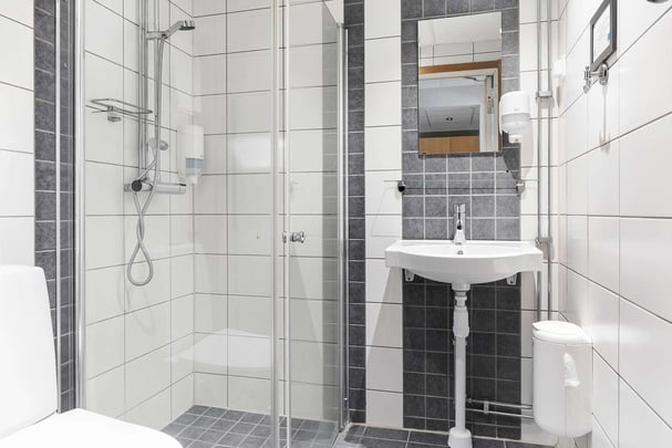 Standard four single beds bath BW Uppsala