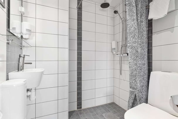 Standard three single beds bath BW Uppsala