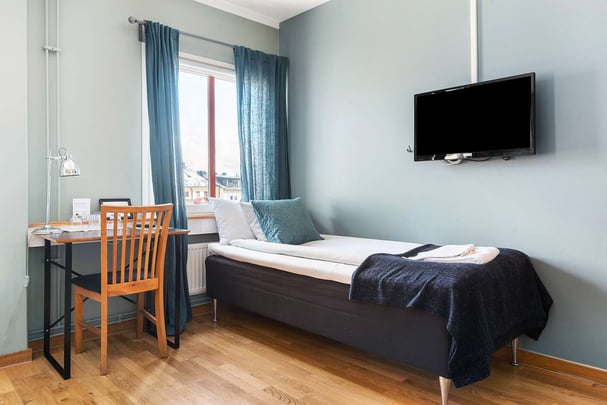 Standard three single beds BW Uppsala