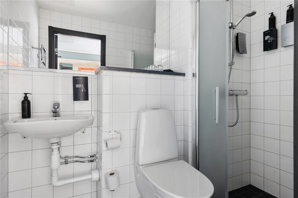 Family studio bathroom Norrkoping city