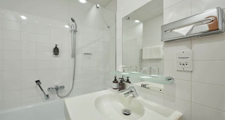 Bathroom small double room