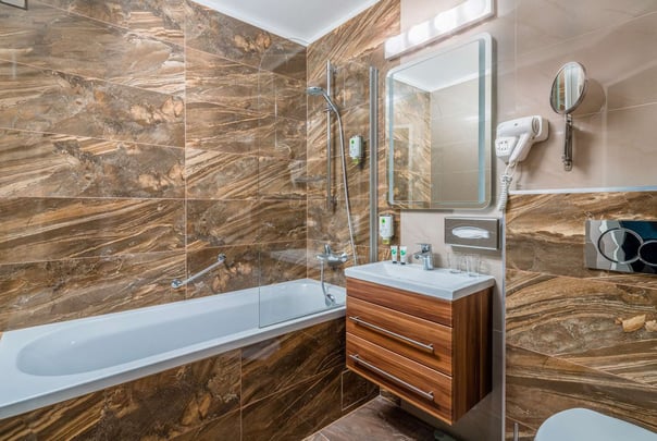 Guest room bath