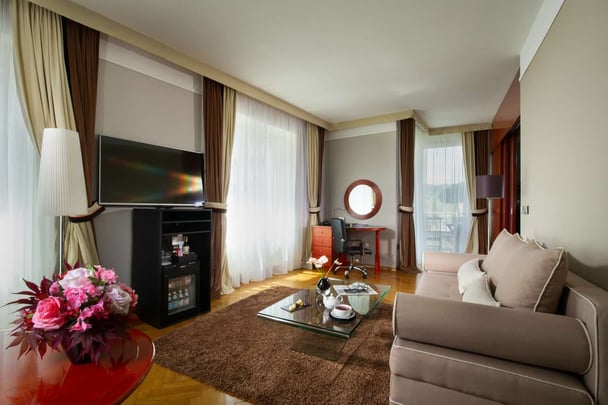 Corner Suite with Balcony