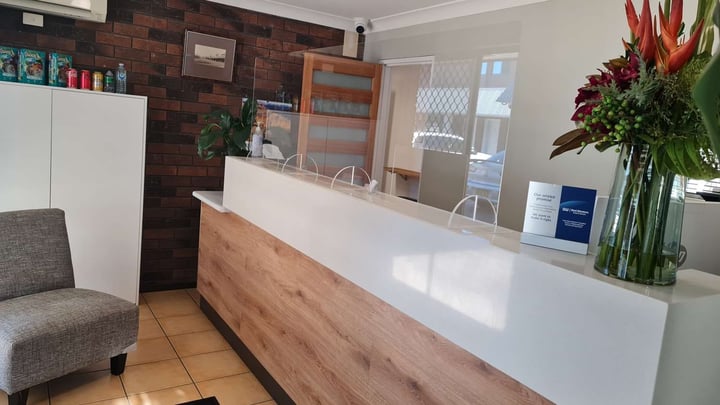 BW Parkside Lobby Desk