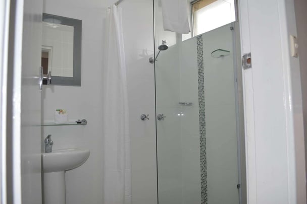 Executive Queen Room Bathroom