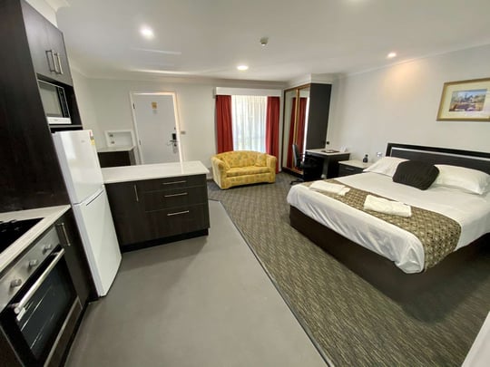 Executive Suite - 1 Queen 2 Single Beds