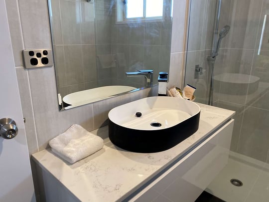 Executive Suite - 1 Queen 2 Single Beds