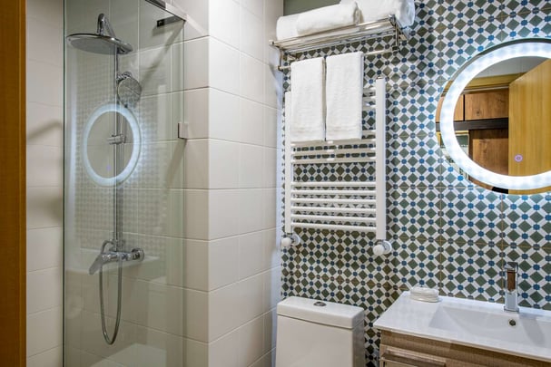 Best Western Gudauri Guest Bathroom