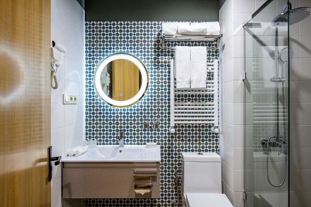 Best Western Gudauri Guest Bathroom