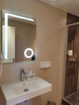 Slenaken Skyview Room Bathroom