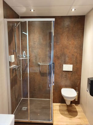 Slenaken Skyview Room Shower