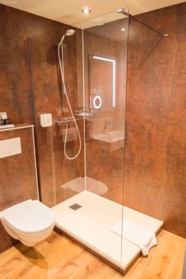 Bathroomdeluxetriple