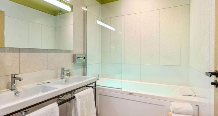 Deluxe Bathroom (shower or bath on request)