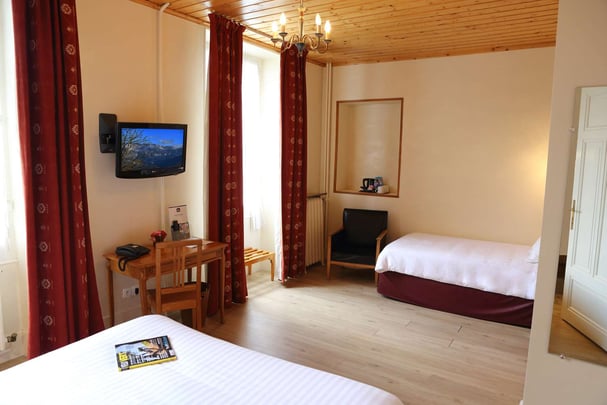 Junior Suite - 1 Double Bed and 1 Single