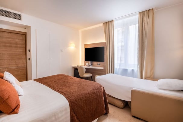 Triple Room with Mountain View