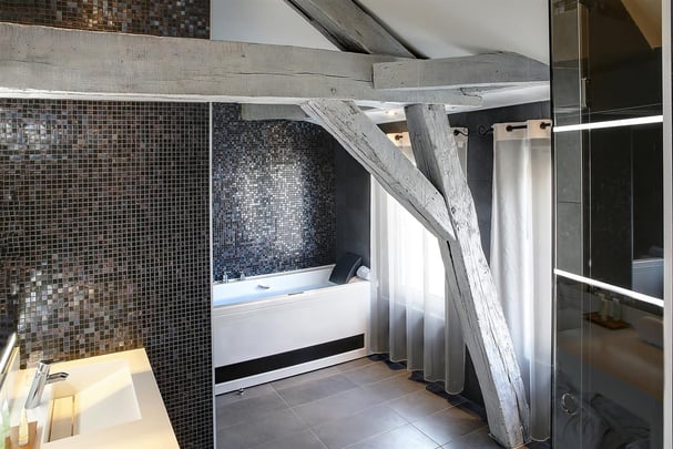 Suite Bathroom