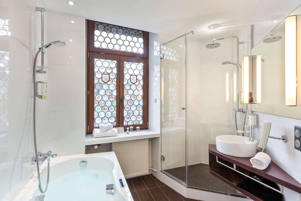 Bathroom signature suite 105