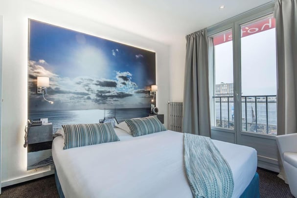 Superior Queen Bed Guest Room