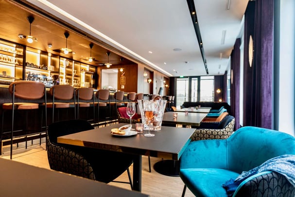 Best Western Plus Crystal Hotel and Spa Bar