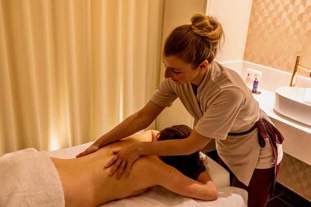 Best Western Plus Crystal Hotel and Spa Wellness Massage of the Back
