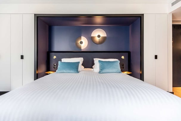 Best Western Plus Crystal Hotel and Spa Deluxe Room Large Bed