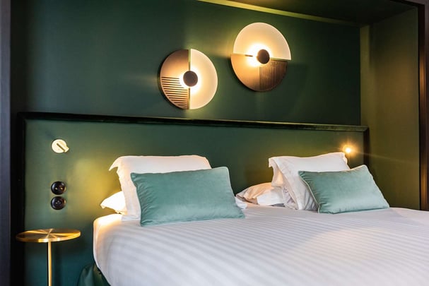 Best Western Plus Crystal Hotel and Spa Green Deluxe Room Bed