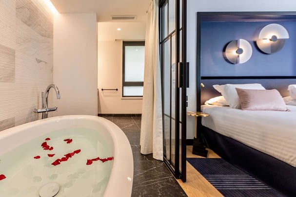 Best Western Plus Crystal Hotel and Spa Prestige Suite Bedroom and Bathroom