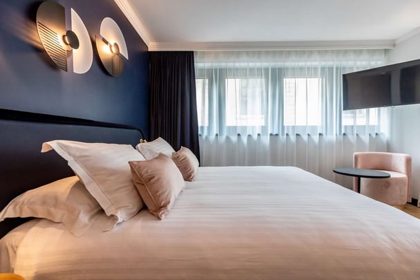Best Western Plus Crystal Hotel and Spa Superior Blue Room Bed
