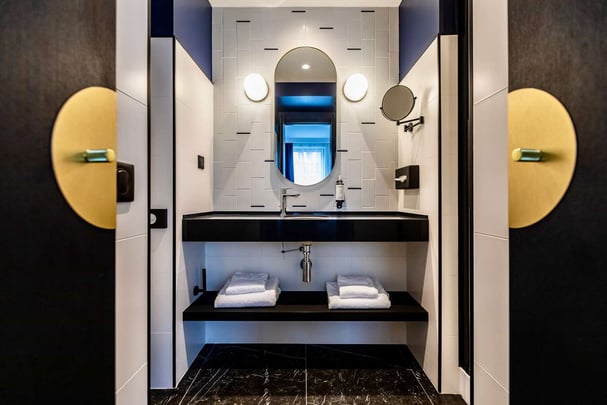 Best Western Plus Crystal Hotel and Spa Superior Room Bathroom