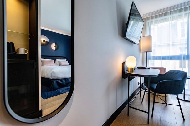 Best Western Plus Crystal Hotel and Spa Superior Room Desk